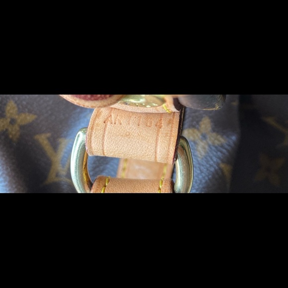 ❌❌SOLD❌❌ Louis Vuitton monogrammed Noe Bucket tote - Picture 8 of 10